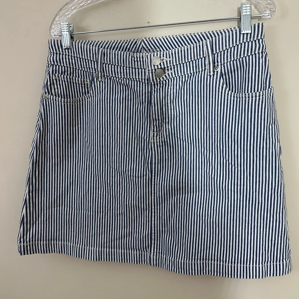 Maurice’s sz 12 skirt that measures 17” long  Described as a railroad stripe